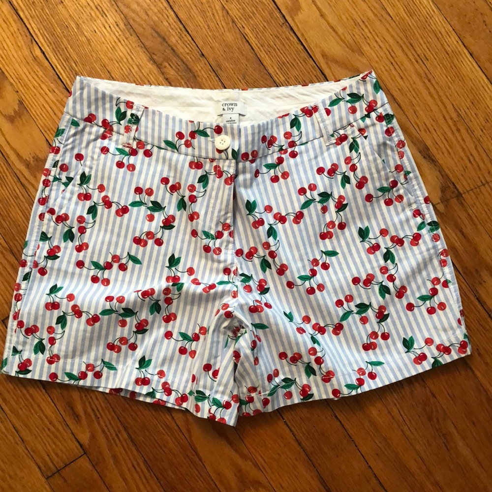 (NWOT) Crown & Ivy Caroline printed shorts